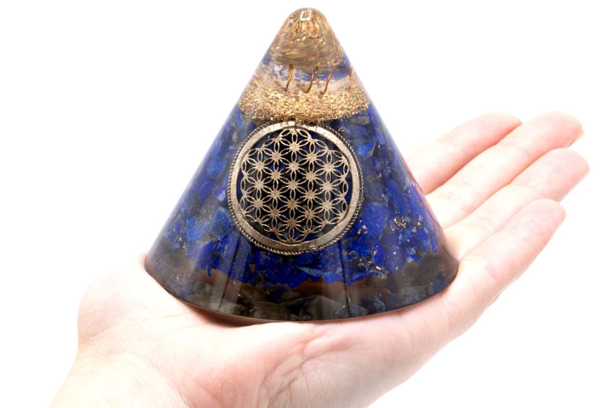 Stożek z orgonitu 90 mm, lapis lazuli, kwiat życia i zawieszony kwarc, ręcznie robiony – zdjęcie 2