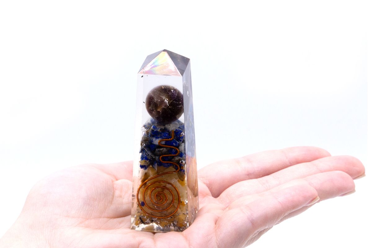 Obelisk z orgonitu 90 × 25 mm, miedź, lapis lazuli i żółty awenturyn, ręcznie robiony – zdjęcie 2