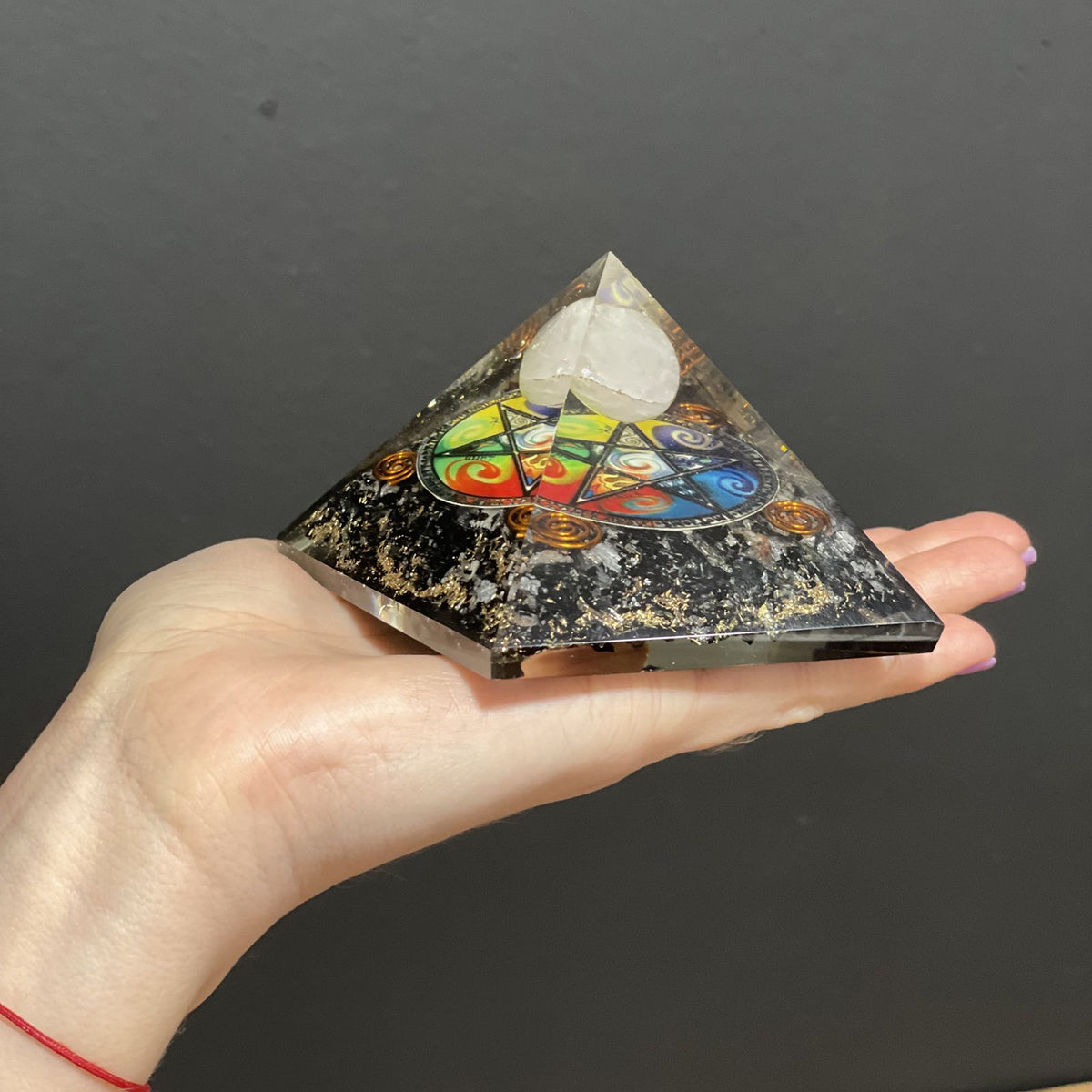 Piramida z orgonitu „Midnight Pentagon” 70 mm, ręcznie robiona – zdjęcie 3