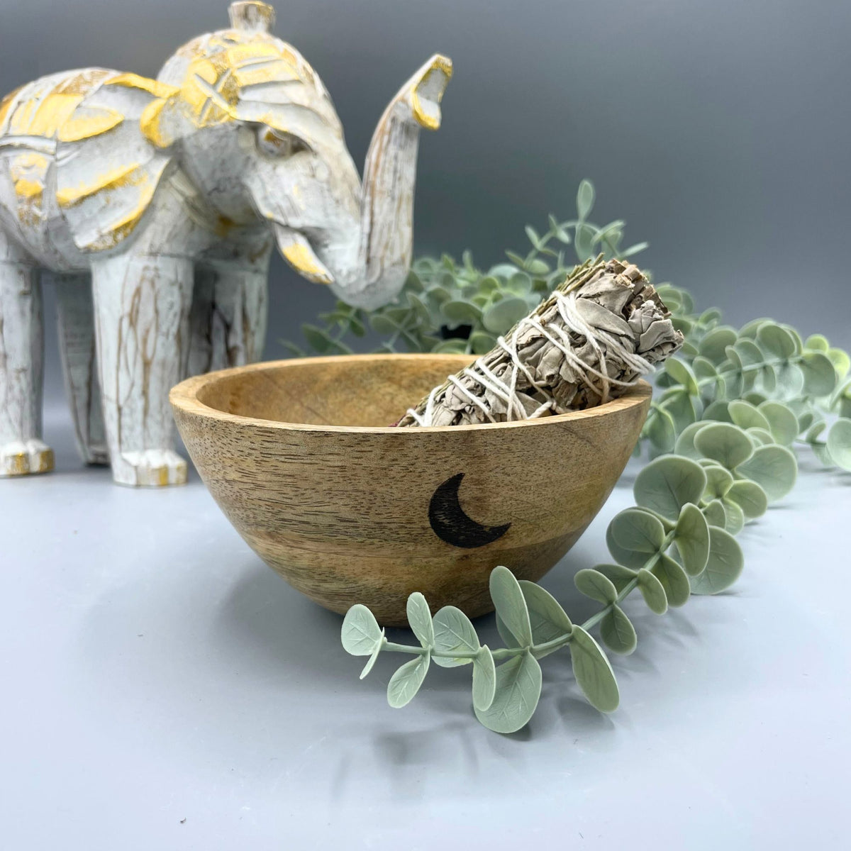 Drewniana misa rytualna na szałwię, trzy księżyce, 14 × 7 cm