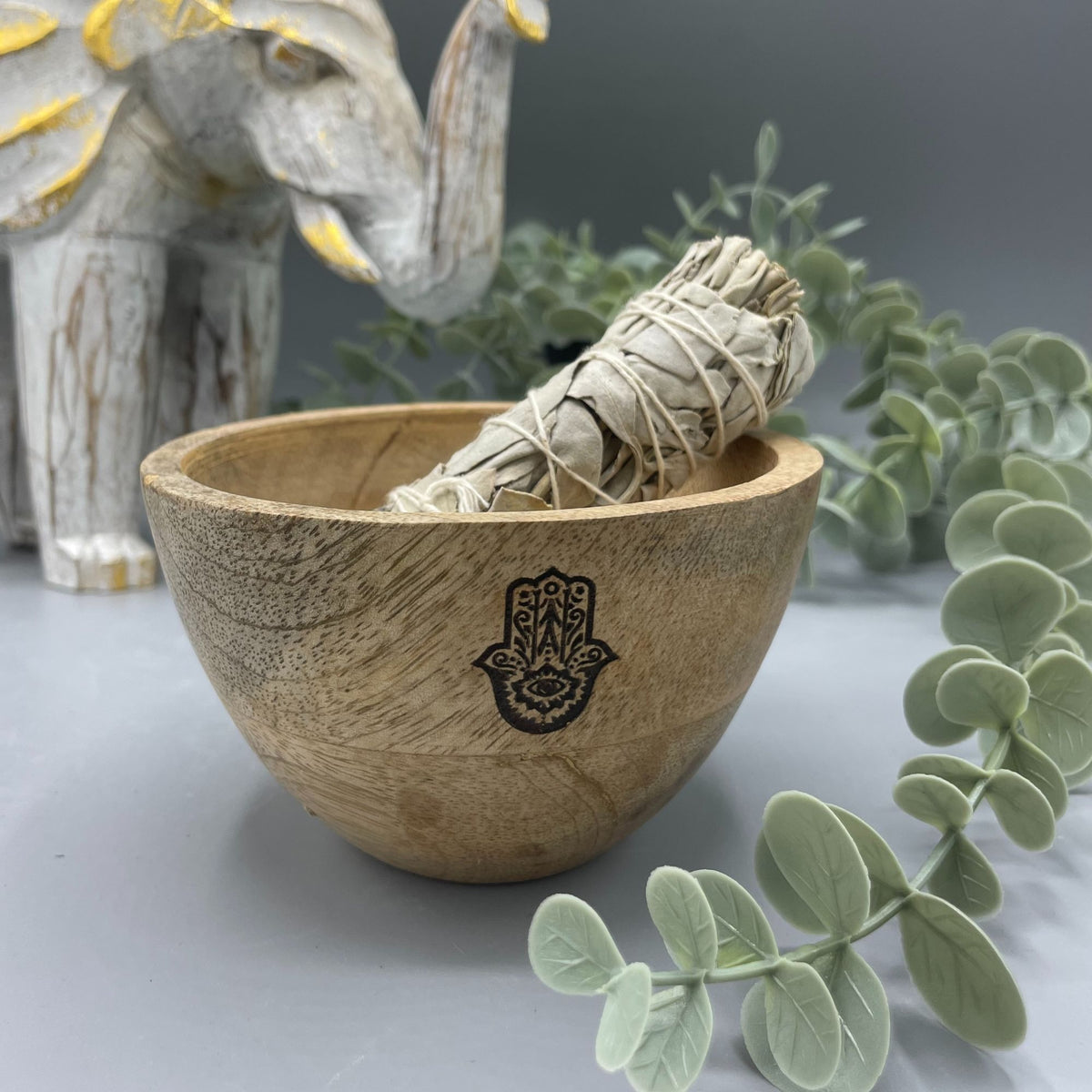 Drewniana misa rytualna na szałwię, hamsa, 12 × 7 cm – zdjęcie 3