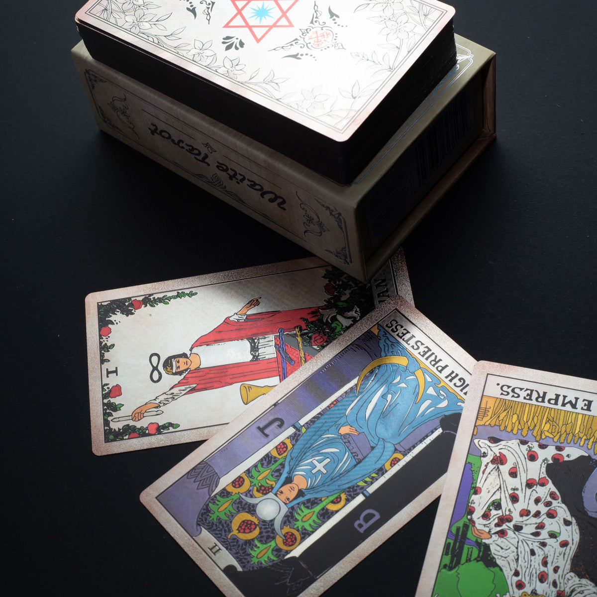 Srebrny tarot w tradycji Waite’a: talia ze srebrną folią i książeczką – zdjęcie 3