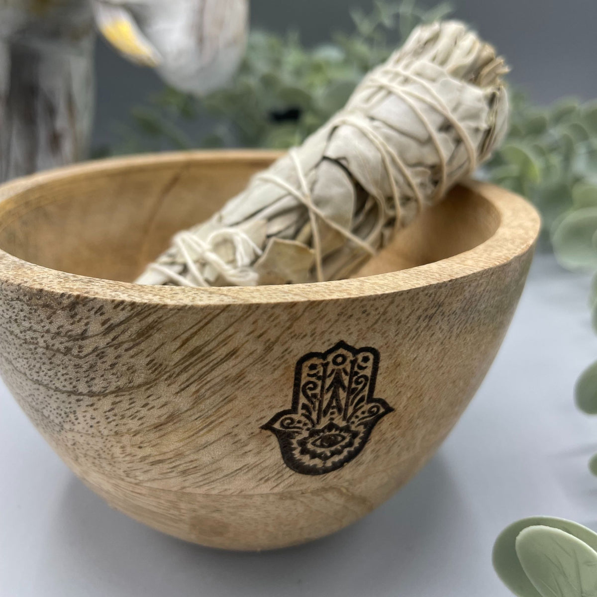 Drewniana misa rytualna na szałwię, hamsa, 12 × 7 cm – zdjęcie 2