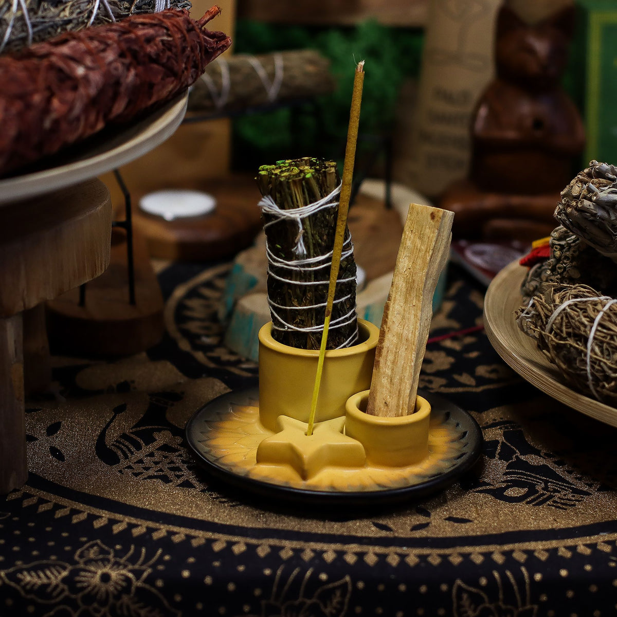 Ceramiczna podstawka na palo santo i szałwię, mandala, piaskowo-szara – zdjęcie 5