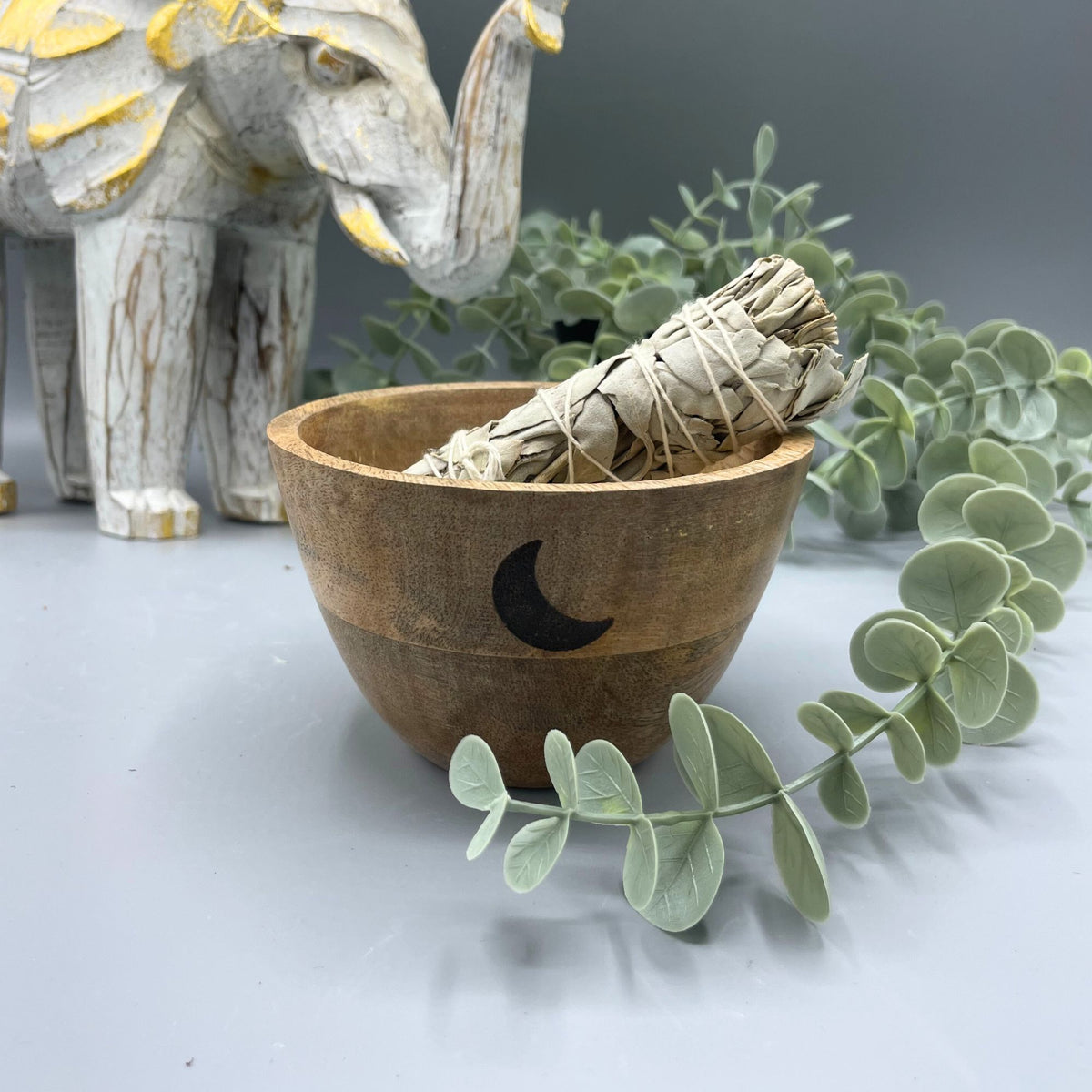 Drewniana misa rytualna na szałwię, trzy księżyce, 12 × 7 cm