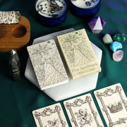 
Karty wyroczni Spellbook: 40 kart w stylu starej księgi zaklęć