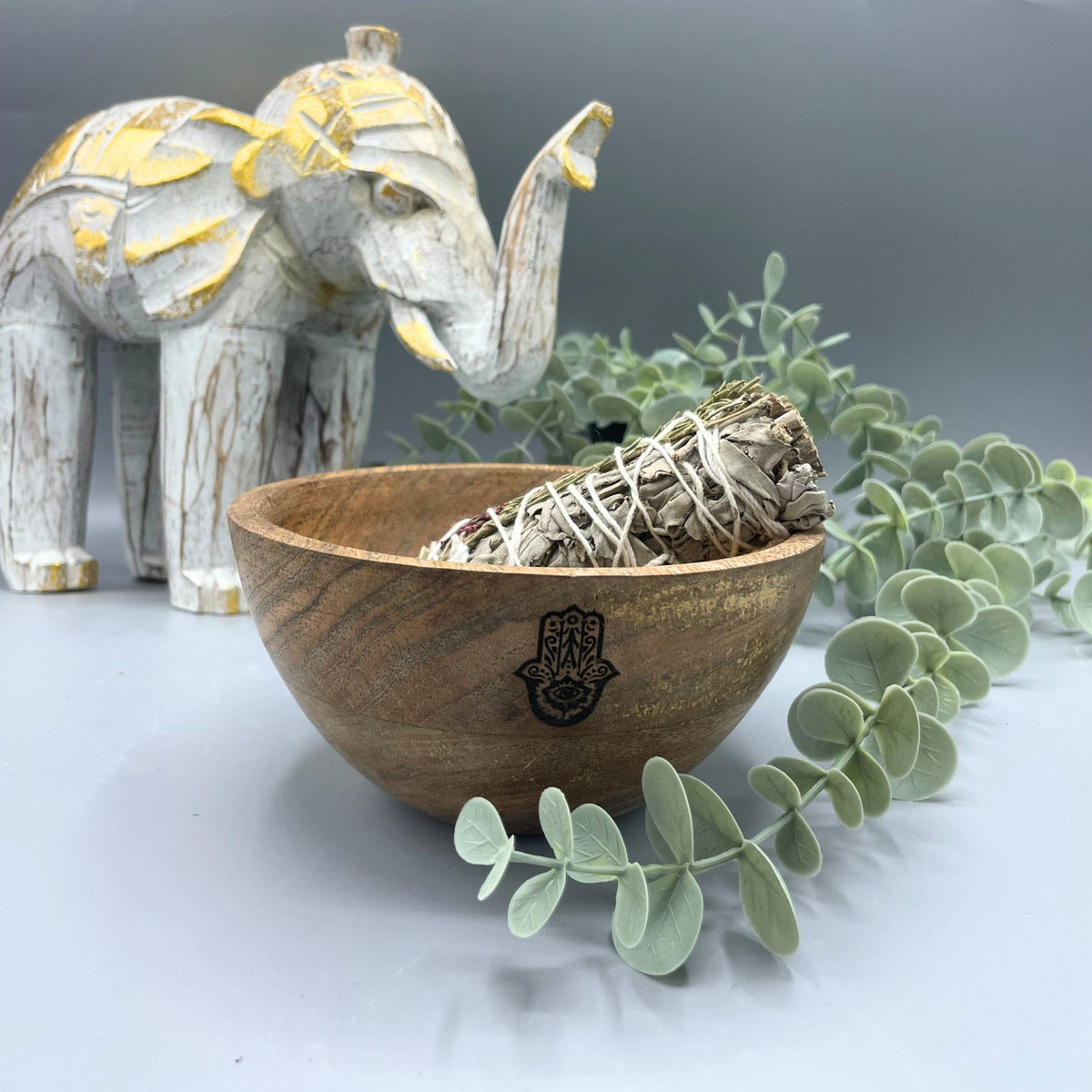 Drewniana misa rytualna na szałwię, hamsa, 14 × 7 cm