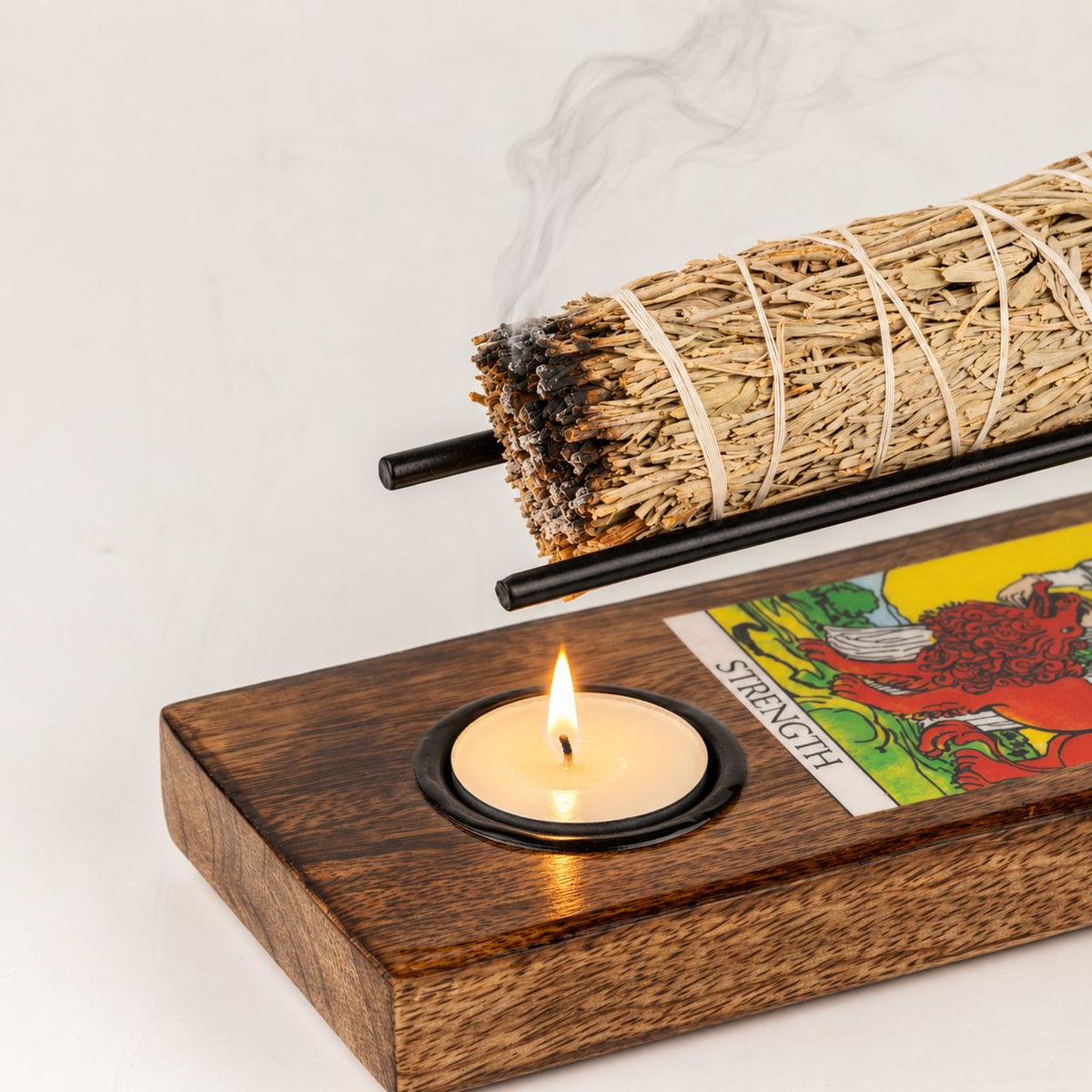 Duży podgrzewacz szałwii na tealight, karta tarota Siła – zdjęcie 3