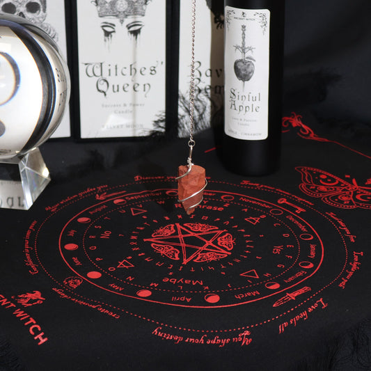 Obrus do wahadła Ancient Witch z ćmą, czarny i krwistoczerwony – zdjęcie 2